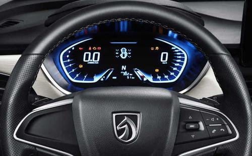 中央控制区采用了一块触控式显示屏,并且还配有全液晶仪表盘.