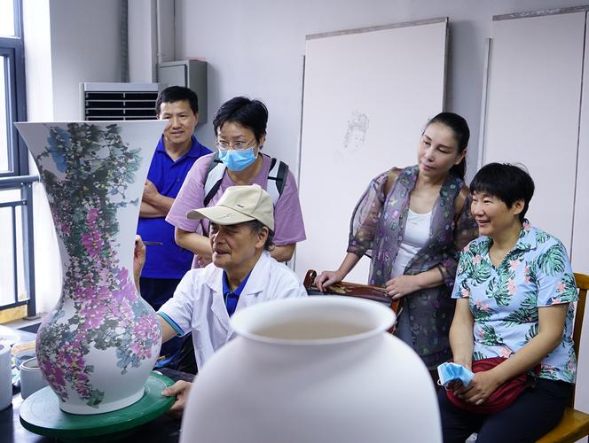 醴泉窑艺由中国陶瓷艺术大师,釉下五彩瓷艺人,国家非物质文化遗产—