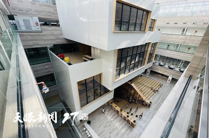 40万图书上"云端",借书如同点外卖 | 贵州省图书馆北馆新玩法