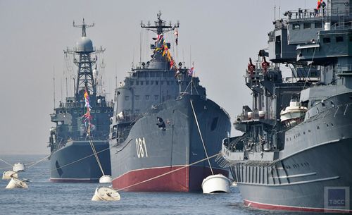 7月31日是俄罗斯一年一度的海军节,太平洋舰队举行了盛大的阅舰式.