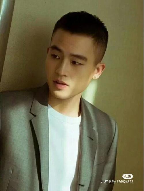 阅读下一篇/女士发型款式那么多,这么时尚有气质的却不多,15款送给你