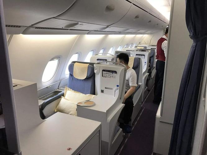 夜晚的宁静,南航空客330-300(x)上海虹桥-深圳宝安公务舱体验