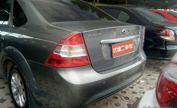 福特 福克斯三厢 2011款 1.8 自动 时尚型