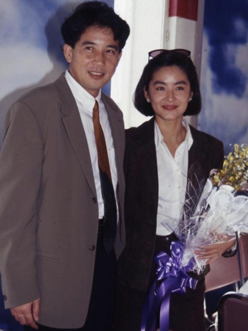 林青霞首次正面否认与老公邢李原离婚,我们很幸福!