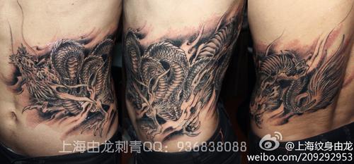 男人侧腰超酷的黑灰龙纹身图案