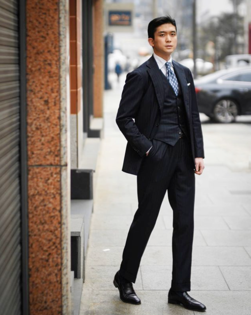原创男人穿西装皮鞋的搭配会暴露衣品那应该要怎样穿