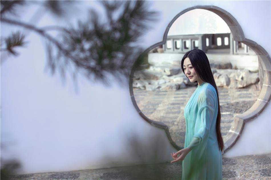 组图:刘珂矣全新写真曝光 禅意歌者明媚嫣然