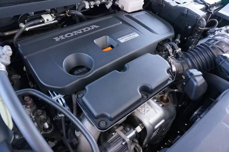 2.0t发动机参数惊人,最大功率达到272马力,峰值扭矩为370牛·米