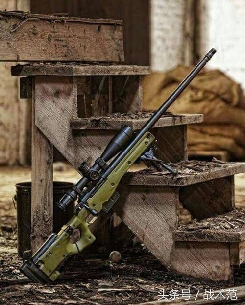 一名驻阿富汗英军狙击手在1600米外,用l115a3狙击步枪28秒内连续射杀5