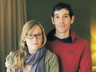 亚历克斯·霍诺德和女友.