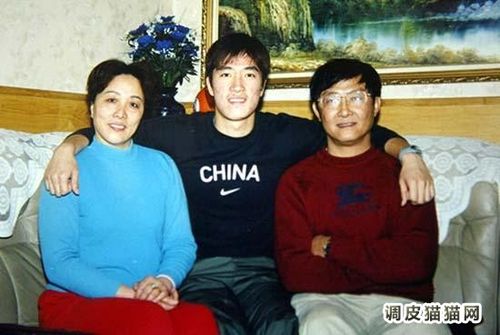刘翔父母照片刘翔母亲父亲背景资料简介