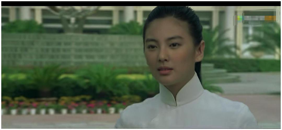 时隔十年从长江七号到旗袍美探张雨绮旗袍装依旧惊艳