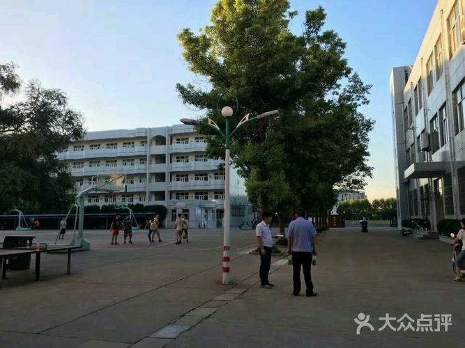 龙冈中学篮球场与宿舍图片 - 第4张