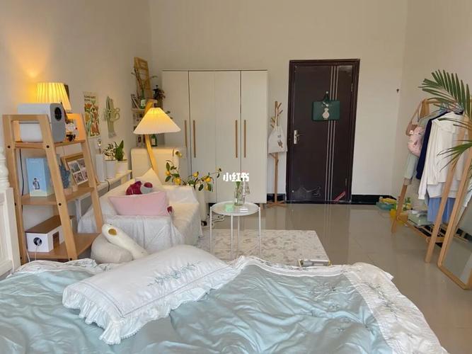 自己布置的房间被其他人吐槽好难过_卧室_行李箱_少女