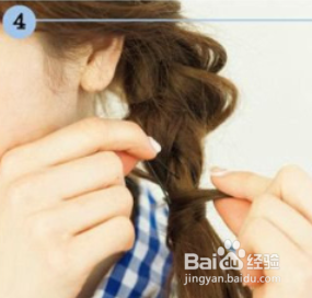 学生双马尾麻花辫扎法