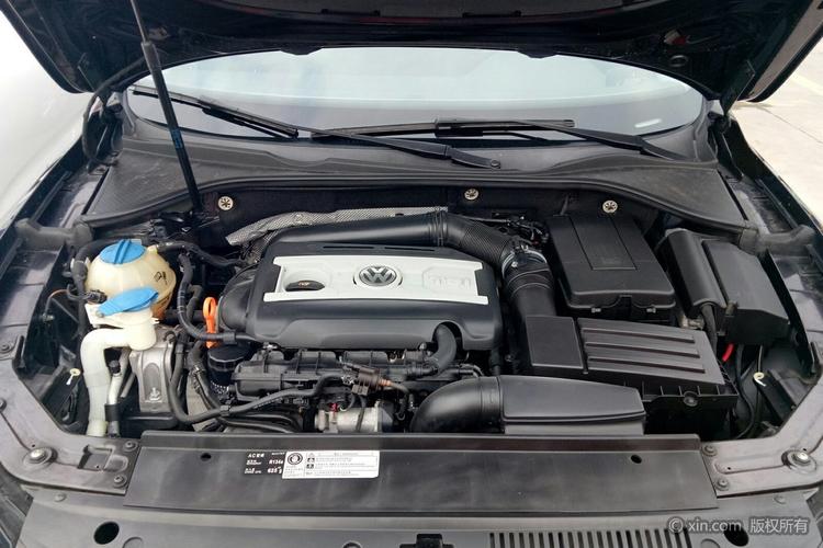 大众帕萨特发动机舱