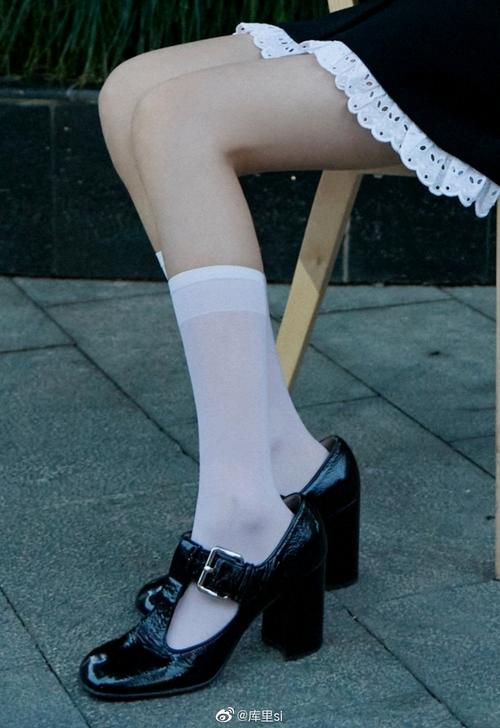 杨超越 白袜美腿
