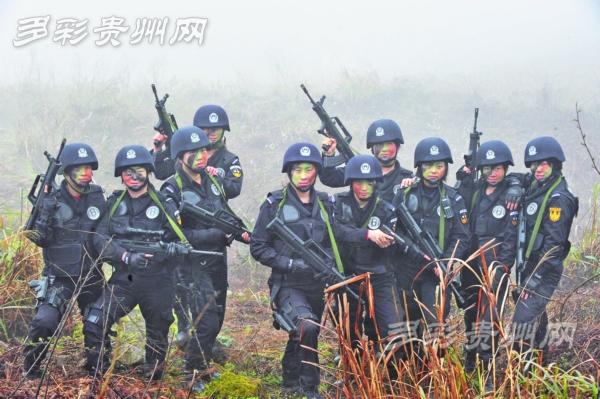 3月6日,贵州省黔南州公安局特警支队,女子处突队员在都匀市郊螺丝壳