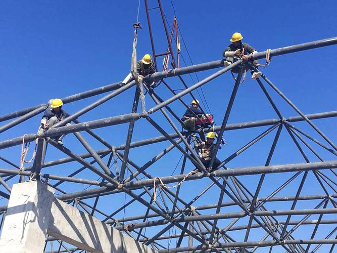 钢网架结构金属屋面之移动脚手架安装使用注意点