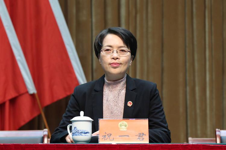 区人大常委会副主任鬃Ｒ痪 