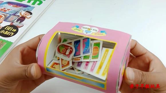 小伶玩具:伶可家族小葩用折纸,变出真的冰淇淋啦!