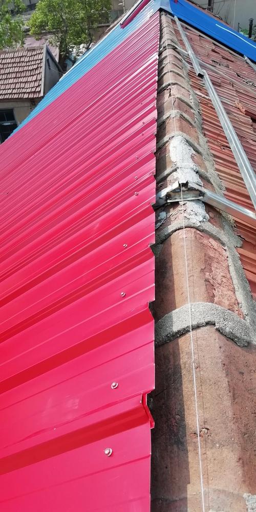 平房瓦房顶扣彩钢瓦