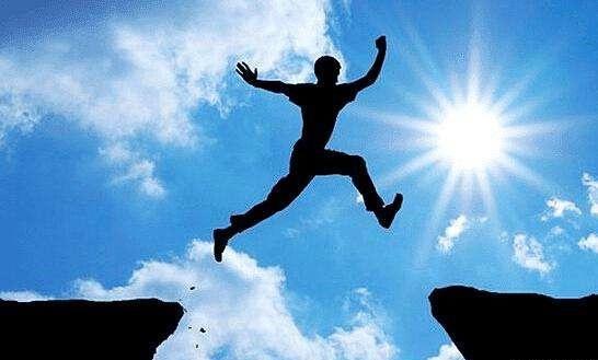 一个人身处逆境还能坚持这5件事人生终会拨云见日