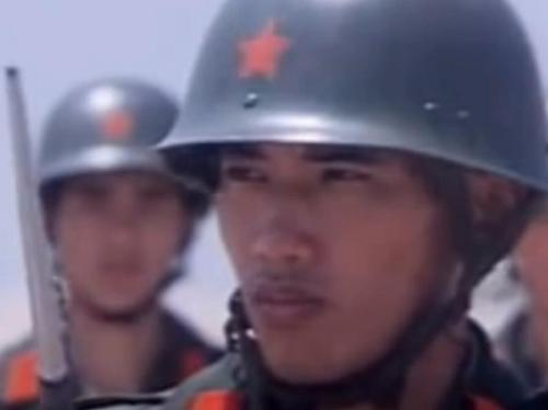 《大阅兵》(原名《国魂》)是广西电影制片厂出品,陈凯歌执导的剧情片