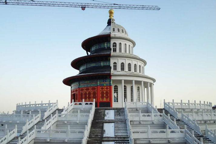 河北石家庄现奇葩建筑 一半祈年殿一半西式楼