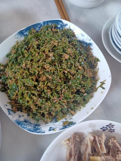 雷公根炒肉末,微苦中带肉的甘甜.