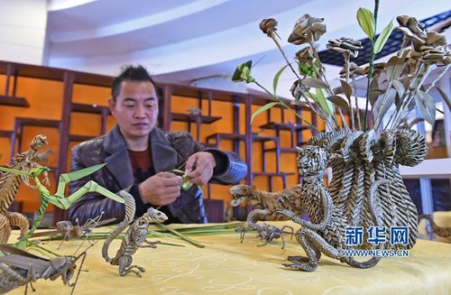 三十年来,为了将这种始於三国,已有1700多年历史的民间传统棕编艺术能