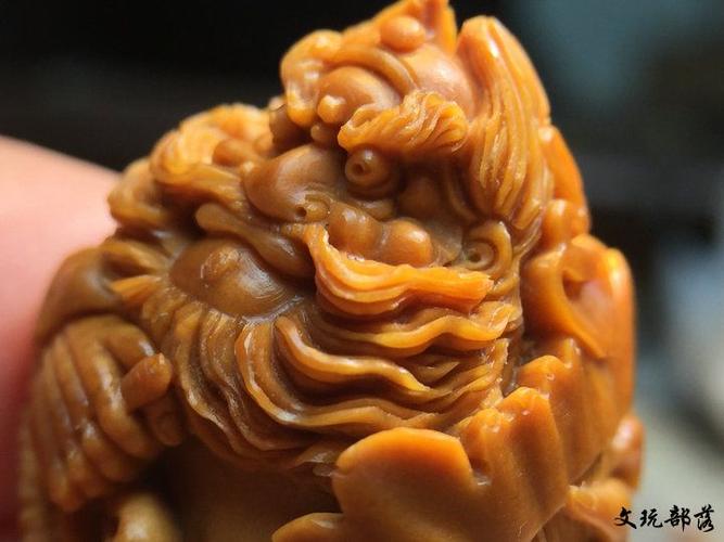 浙江大师妙女精品核雕单籽收藏级作品