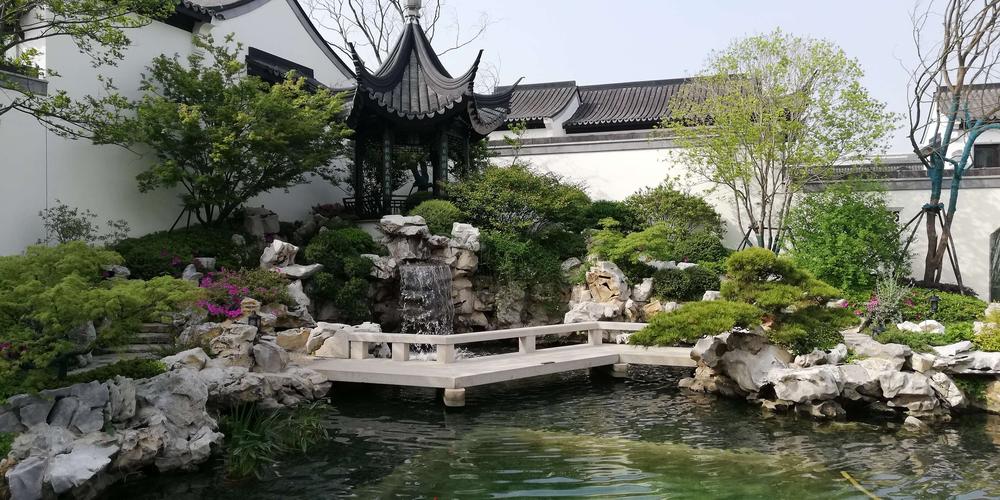 座落在崇明长岛绿地毗邻蔚林半岛别墅区内的苏州园林风格的四合院别墅