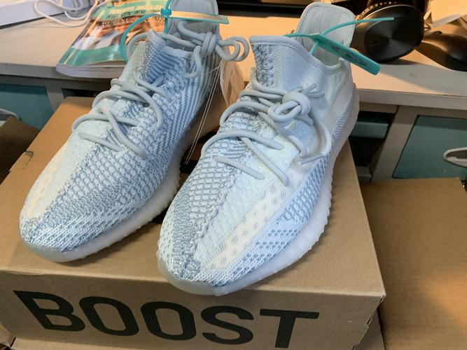 yeezy350冰蓝满天星挺香