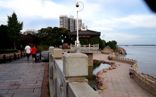 鄂州市滨江公园观音阁夏末晨光