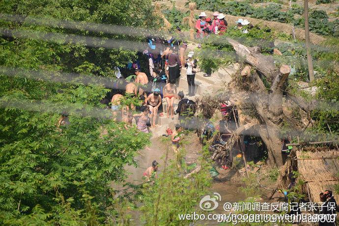 实拍壮族传统太阳节全村女子河里洗澡净身