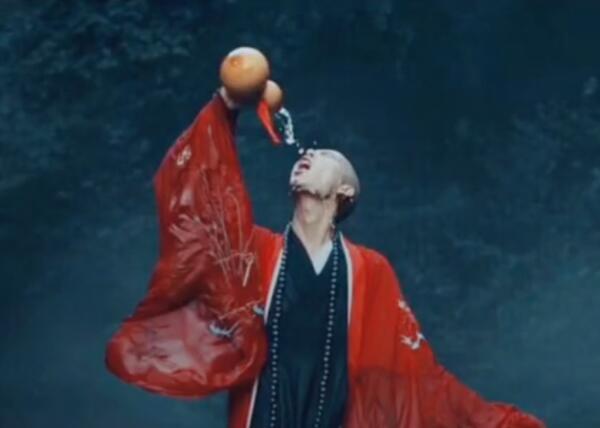 抖音红衣和尚喝酒高清图片大全