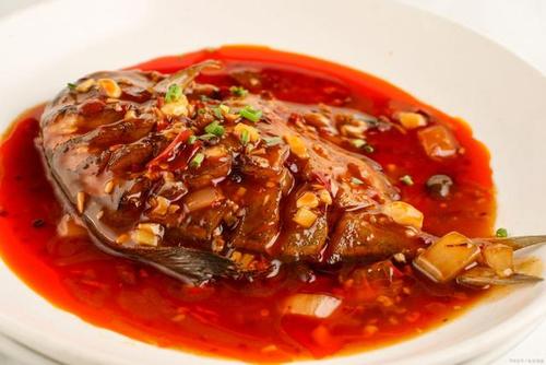 分享一道家庭版干烧鲳鱼的做法,肉质肥嫩口感细嫩,营养又美味!