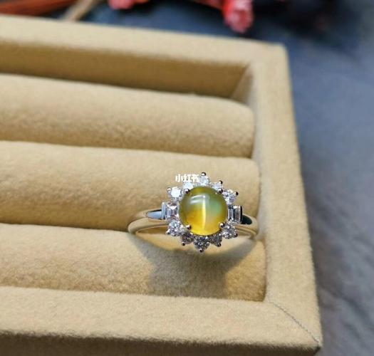 金绿猫眼石戒指_戒指_珠宝_珠宝定制_时尚_配饰