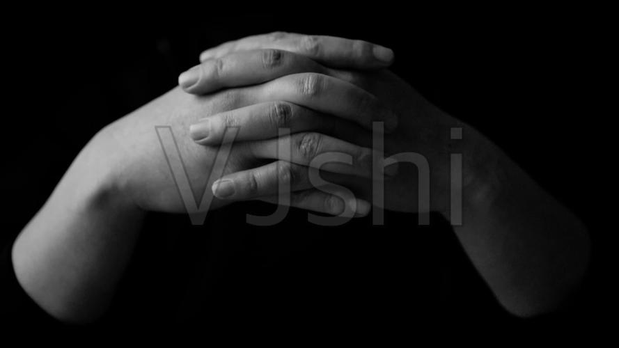 交叉的双手手部动作特写_1920x1080_高清视频素材下载