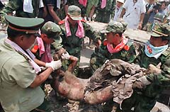 江门夺命大爆炸像遭到猛烈炮击的战场