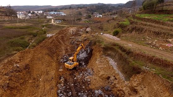 云南彝良小草坝景前区环湖公路抓紧施工