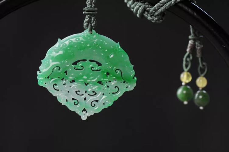 古代祭祀使用的这些饰品,奇怪而神秘,仿古翡翠是玉石文化的延续