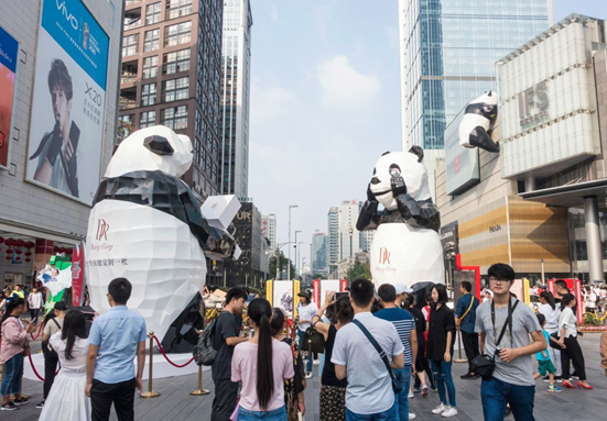 日均客流超10个九寨,成都ifs为什么行?_熊猫