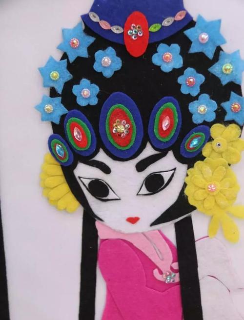 镇安县第二幼儿园举办第四届教师工艺作品展