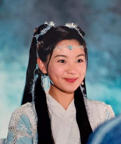 还记得《倚天屠龙记》小昭吗?如今已成俩孩妈,43岁颜值不减当年