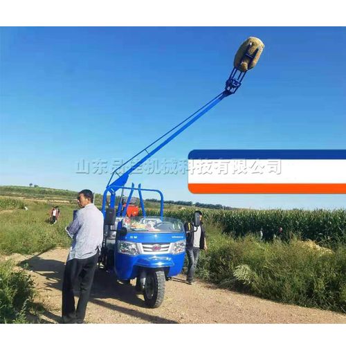 多功能草捆自动捡拾装车机 小型农作物移动装车设备 乘坐式取料机