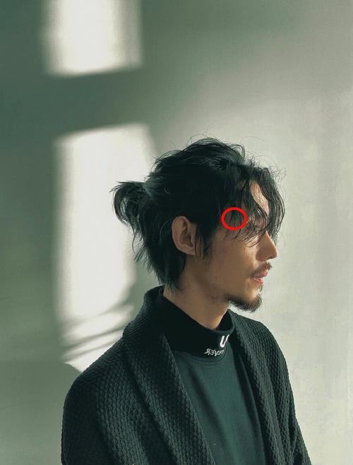 发型可扎可批下\nv武士头男生长头发的样子也很帅气\n真的很日系