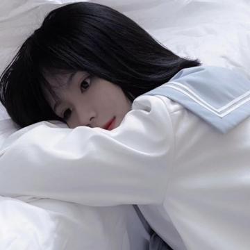 > 个性头像 > 学生感十足的清纯美女头像 美女车模 清纯美女 漂亮图片