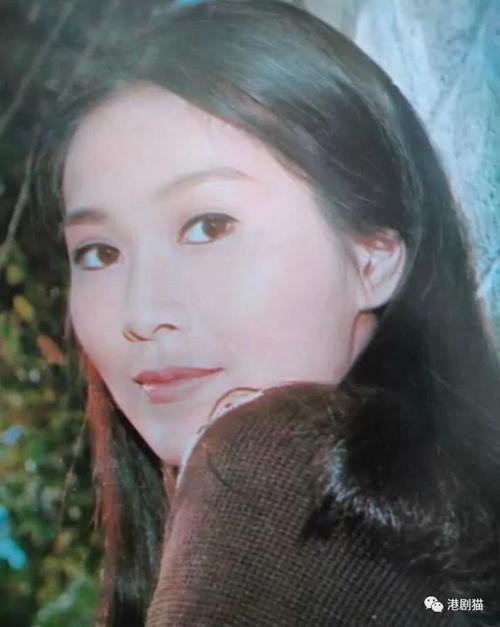李司棋ig分享气质旧照 网民赞撞样女神陈法拉